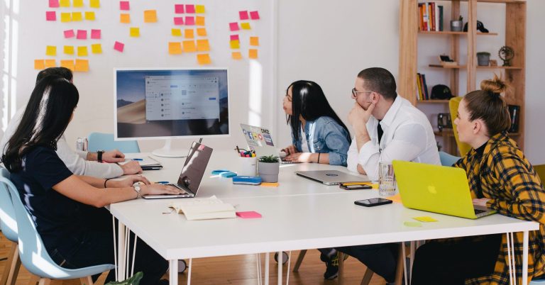 AI meeting manager (AI meeting assistant)